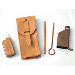 Pochette cuir complete nettoyage PM Mat 49 avec huiler plastique Pochette cuir complete nettoyage PM Mat 49 avec huiler plastique