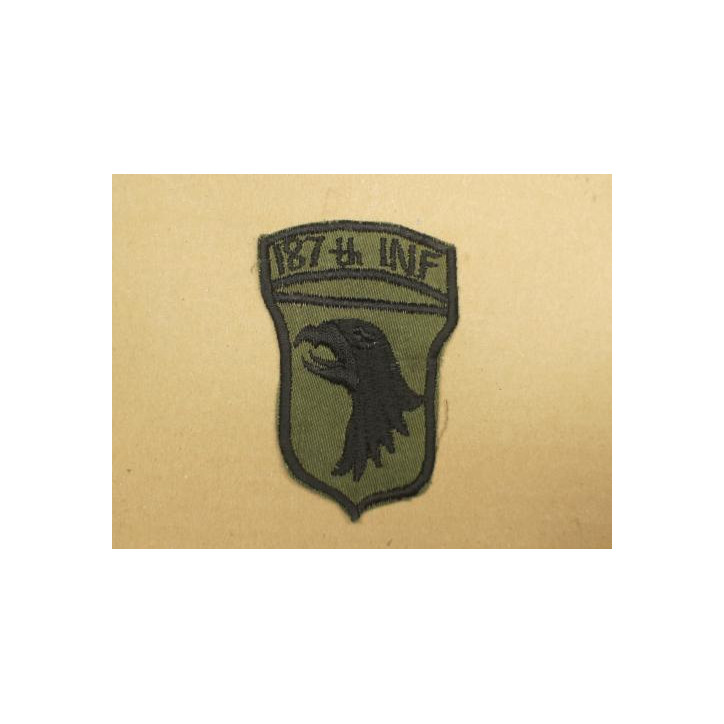 Patch 101 st Airborne 187 th Inf  Vietnam ref 40  bo 146