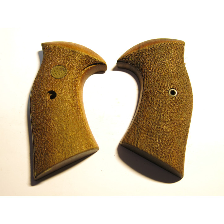 Plaquettes de crosse revolver   ref Pl 103