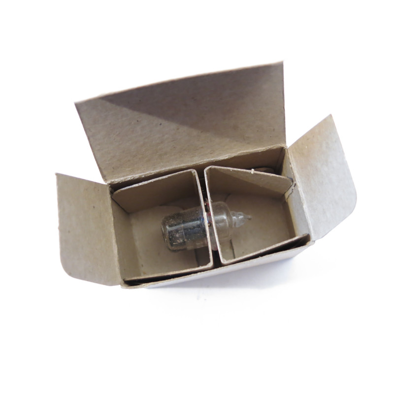 Tube radio  US Army VT 121 dans sa boite 1943 box 208 