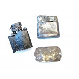 2 Briquets et une plaque souvenirs de la bataille de Normandie Ref US 558    box 208