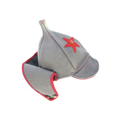 Budenevka Russe avec insigne métal ref box 220