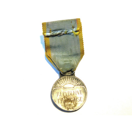 Médaille éducation physique argent Réf bo 10