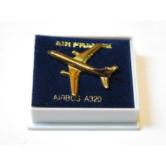 Pin's avion Airbus A 320  Air France doré ref bo 45