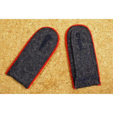 Paire de pattes d'épaules Allemande Luft passepoil rouge Réf 80