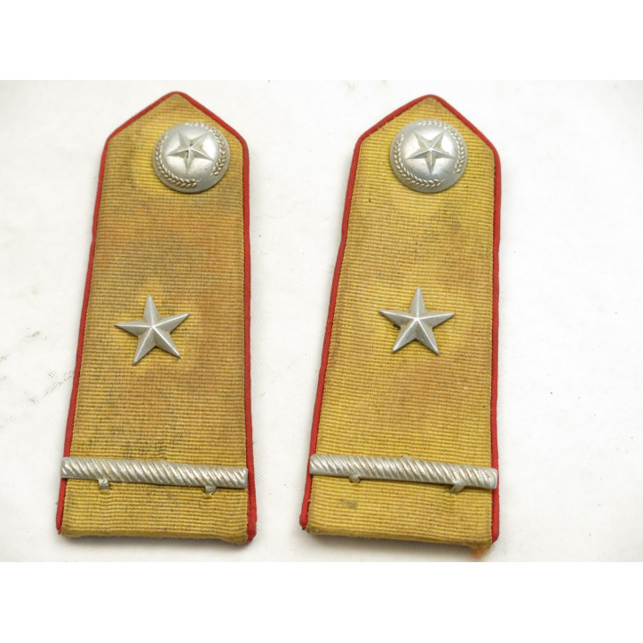 Epaulettes Nord Vietnam lieutenant ref ep 18  bo 191 
