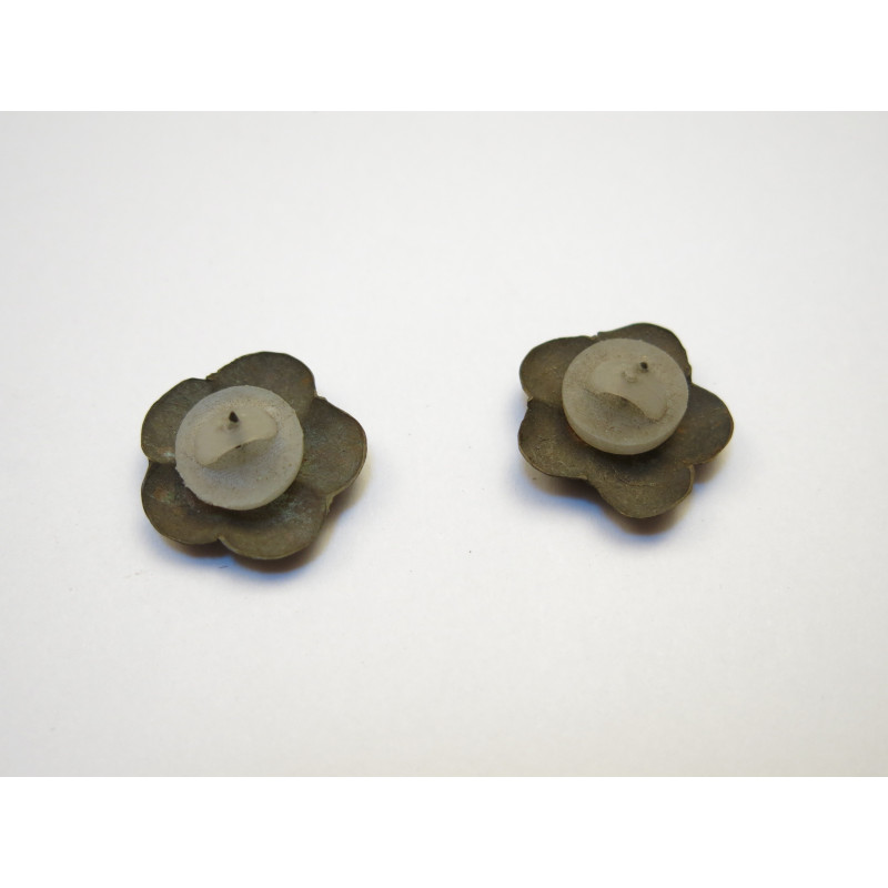 Insigne de col metal ARVN ref gr 1  ref bo14