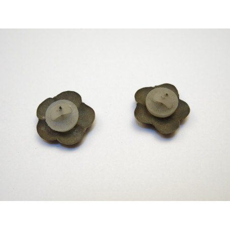 Insigne de col metal ARVN ref gr 1  ref bo14