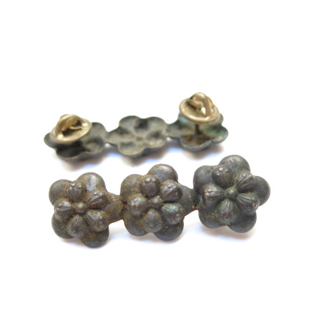 Insigne de col metal ARVN ref gr 1  ref bo14