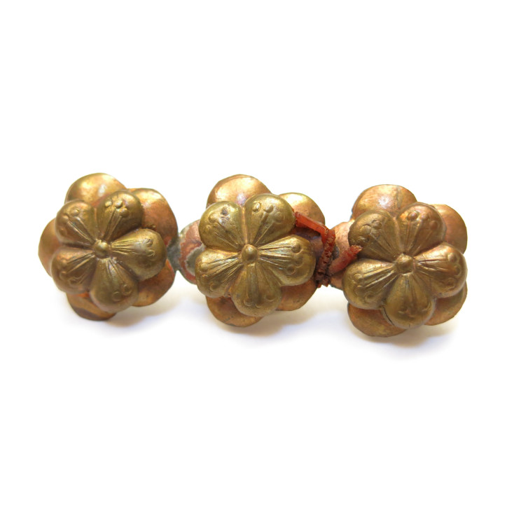 Insigne de col metal ARVN ref gr 1  ref bo14
