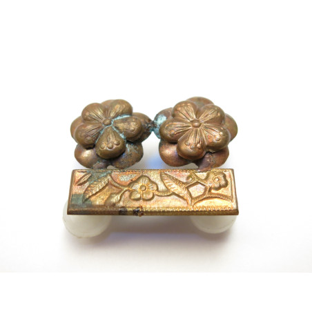 Insigne de col metal ARVN ref gr 1  ref bo14