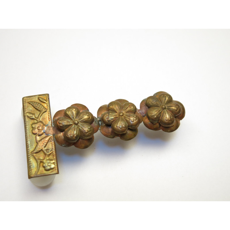 Insigne de col metal ARVN ref gr 1  ref bo14