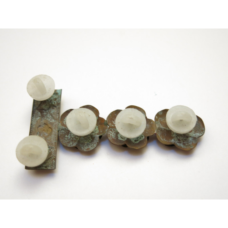 Insigne de col metal ARVN ref gr 1  ref bo14