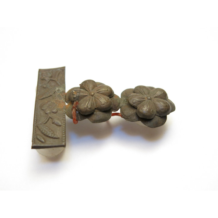 Insigne de col metal ARVN ref gr 1  ref bo14
