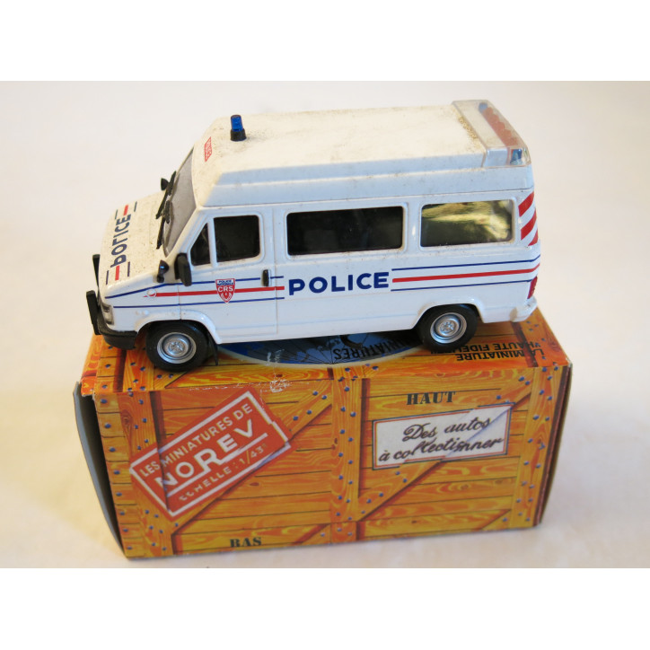 Norev Talbot 1980 police dans sa boite 