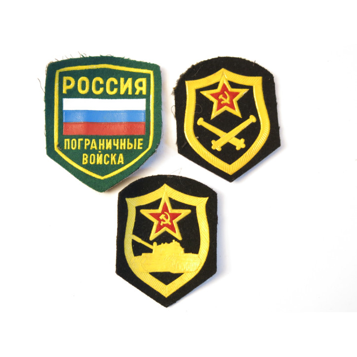 Lot de 3 insignes tissus Russe ref r 18 bo ru