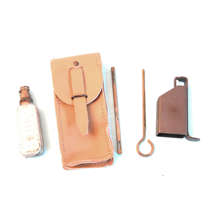 Pochette nettoyage cuir complet PM Mat 49 avec huiler métallique 
