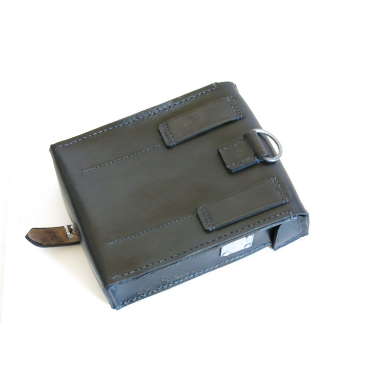 Trousse cuir de mitrailleur Allemand MG 34 /42 repro Trousse cuir de mitrailleur Allemand MG 34 /42 repro