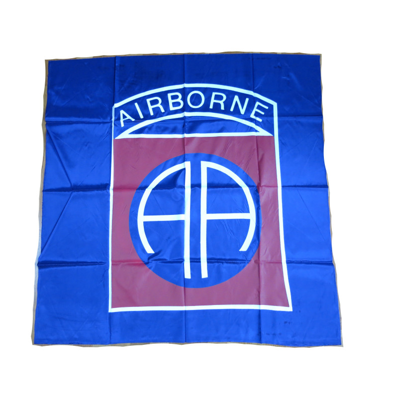 Drapeau US 82 Airborne  dimension 1.15  m x 1.15 m  