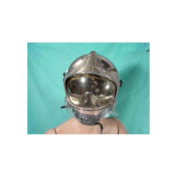 Casque de pompiers actuel Français