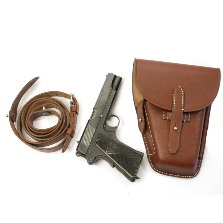Etui cuir RADOM Vis 35 premier modèle 1935 à bandoulière