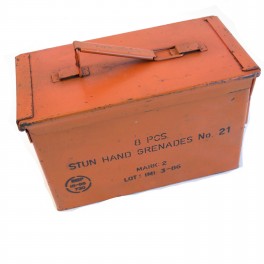 Boite metallique etanche  orange pour grenade N 21  ref un 1 