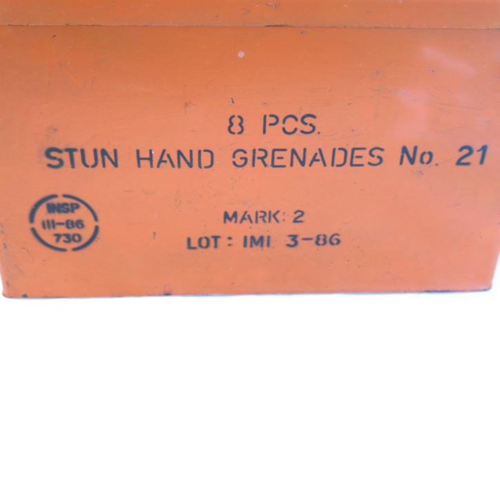 Boite métallique étanche orange pour grenade N 21 Réf un 1 
