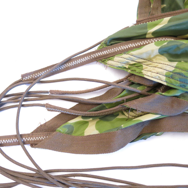 Parachute US toile nylon camoufle diamètre 1.30m daté 1954 