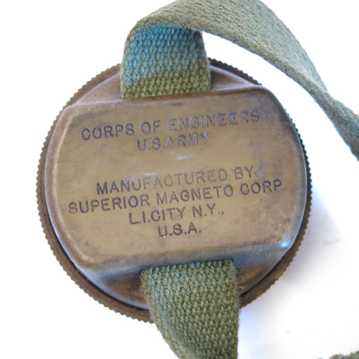 Boussole  Parachutiste US 39/45 originale ref un 90  box 206