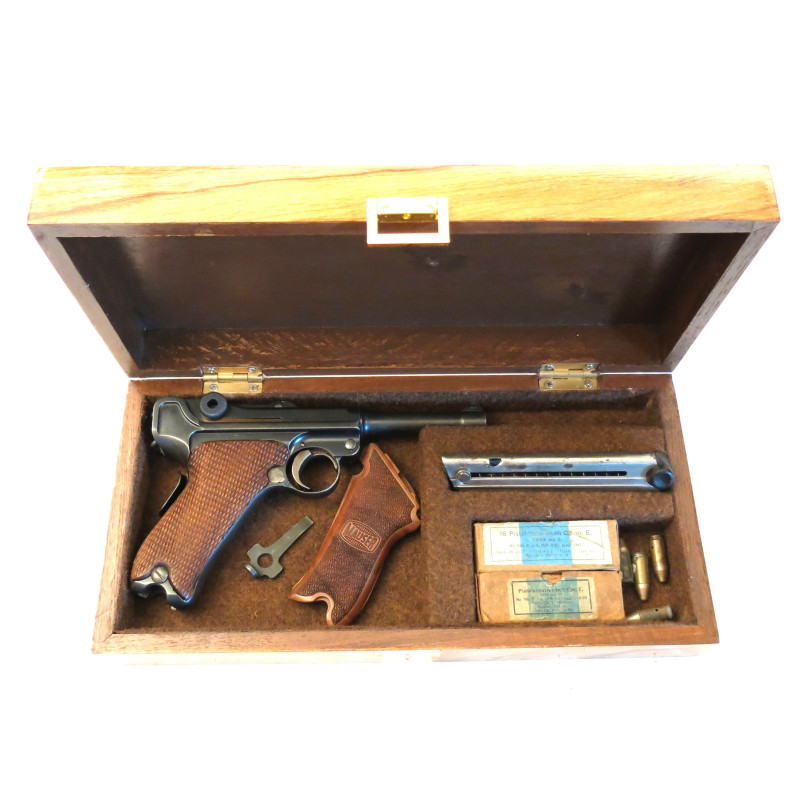 Boite de présentation pistolet Luger P08 court Réf 2 