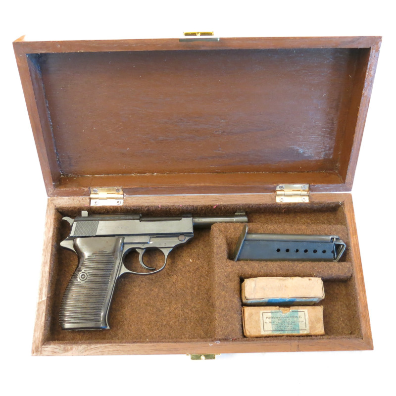 Boite de présentation pistolet Walther P38 ou P1 Réf 1