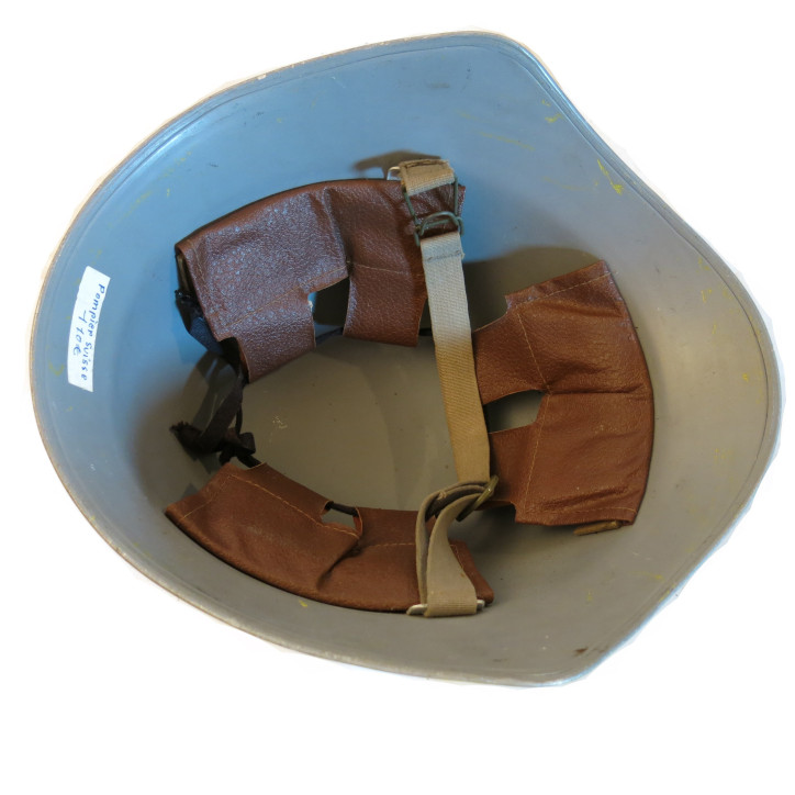 Casque Suisse Pompier jaune    ref ca 948