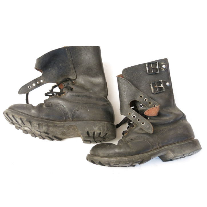 Paire de rangers  taille 41 re fw78
