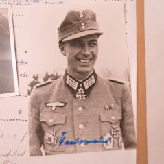 Photo dédicacée  Ritterkreuz 1945 ref 100