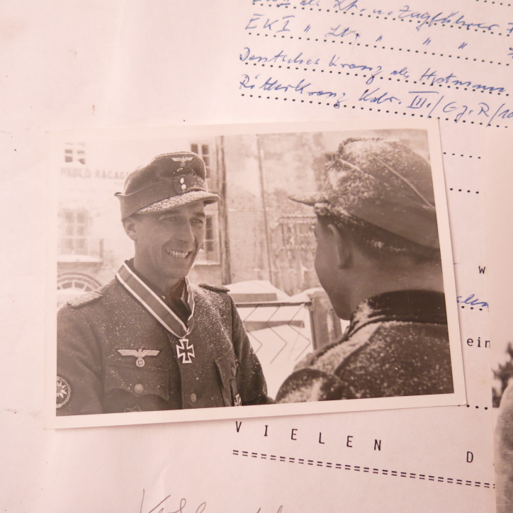 Photo dédicacée  Ritterkreuz 1945 ref 100