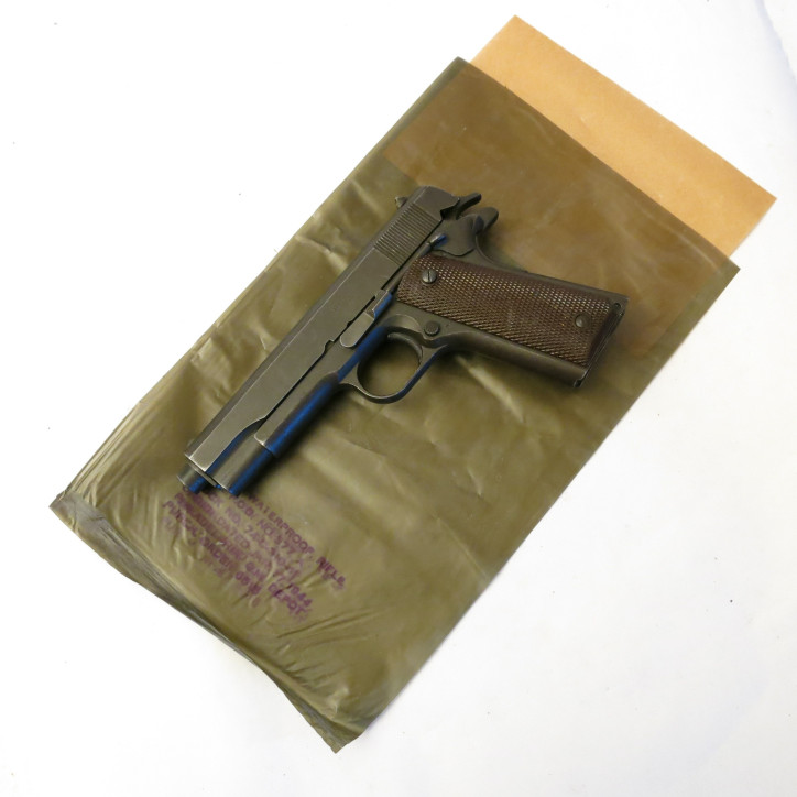 Housse plastique COLT 45 originale  étanche débarquement 1944