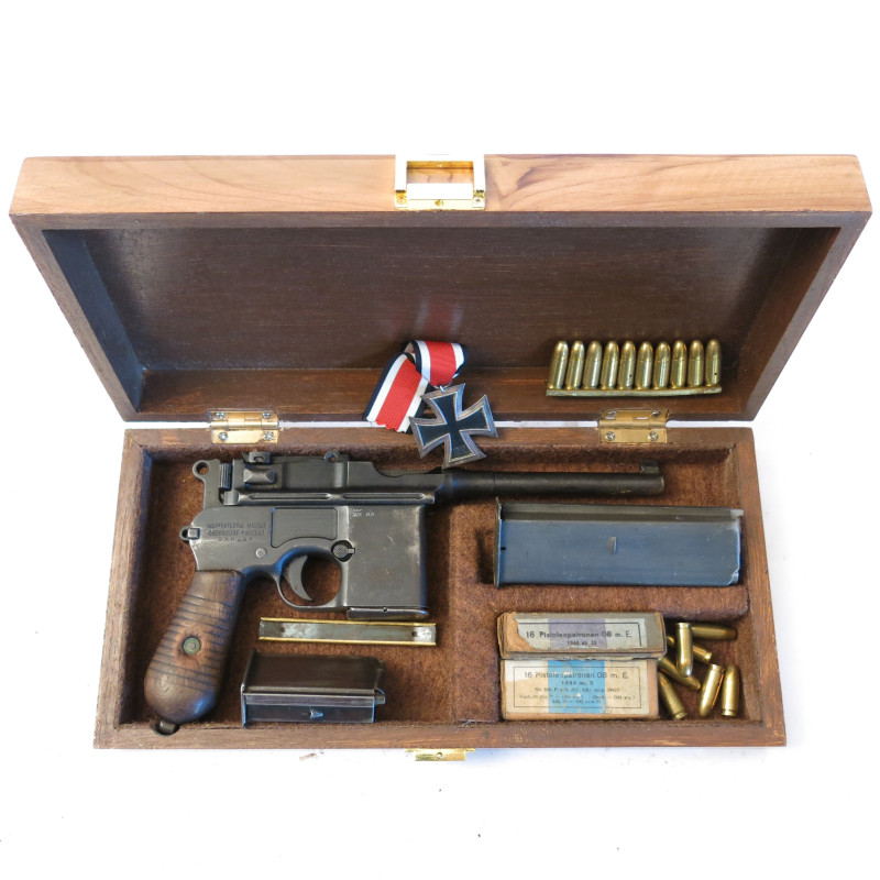 Boite de présentation pistolet C96 Schnelfeuer Réf 2