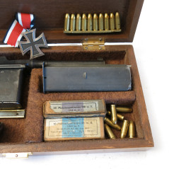 Boite de présentation pistolet C96 Schnelfeuer Réf 2