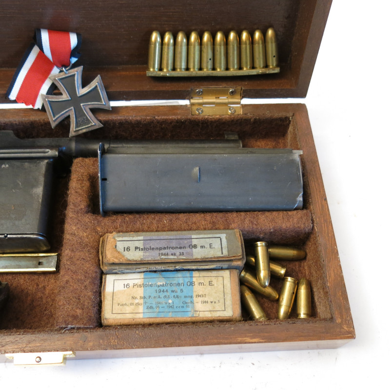 Boite de présentation pistolet C96 Schnelfeuer Réf 2