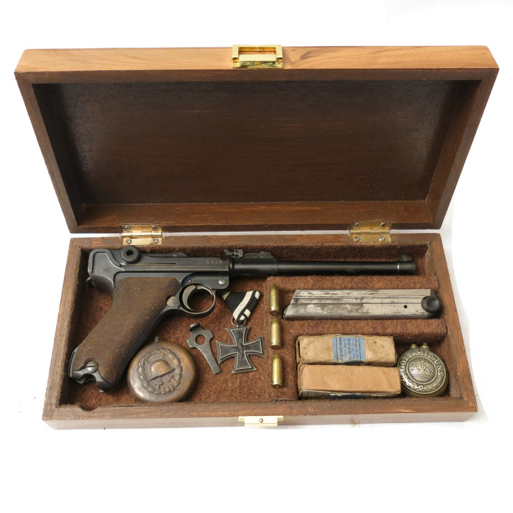Boite de présentation Luger P08 Artillerie Réf 2