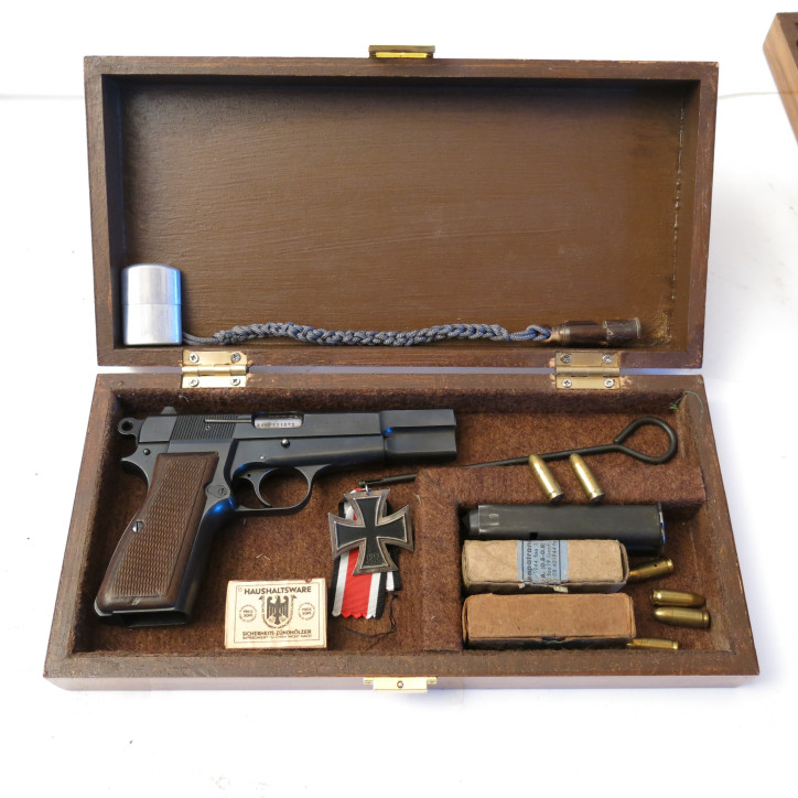Boite de presentation pistolet GP35  ref 4
