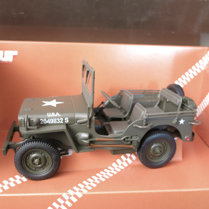 Jeep Willy's 1/18 UT modele Offroad classics dans sa boite 