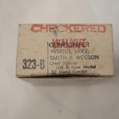 Plaquettes Bois Jay Scott pour  Smith et Wesson Chief  ref 323 B walnut rouh