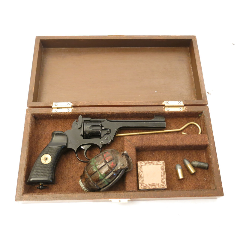 Boite de presentation revolver Webley 38 ou 455  ref 4