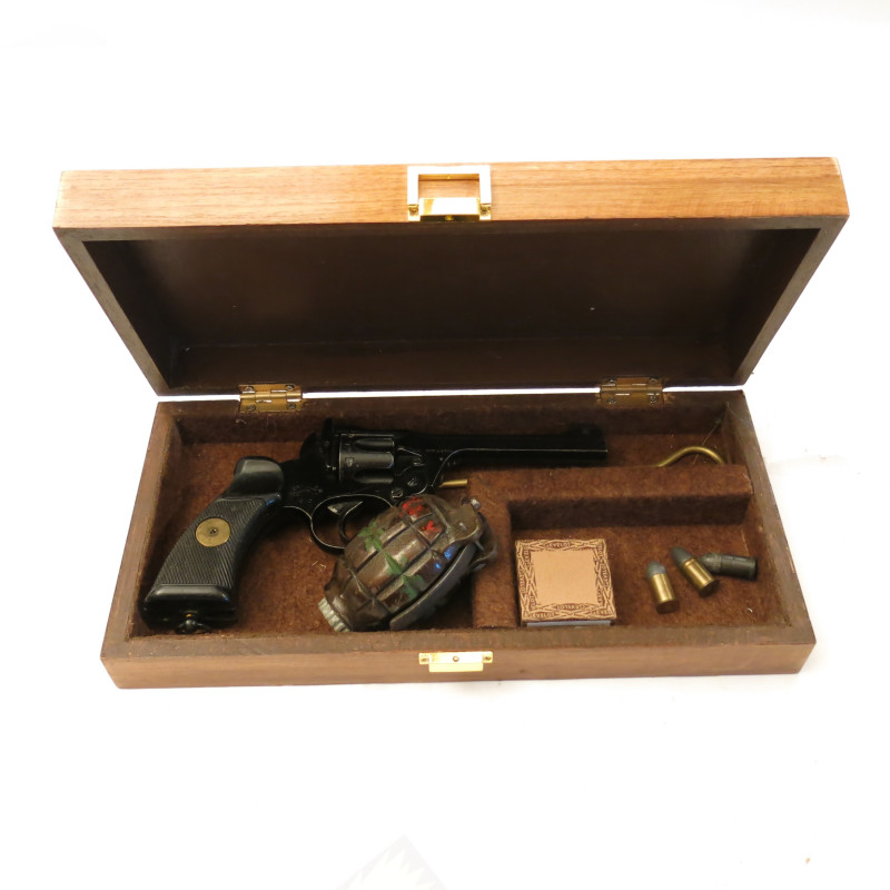 Boite de presentation revolver Webley 38 ou 455  ref 4
