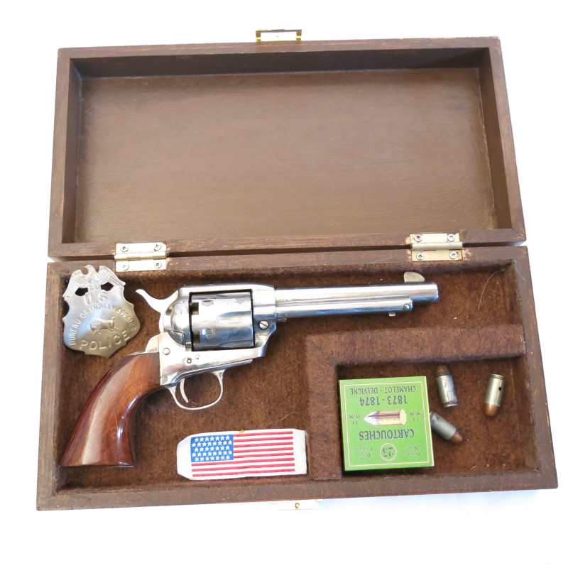 Boite de présentation revolver Peacemaker  ref 4 