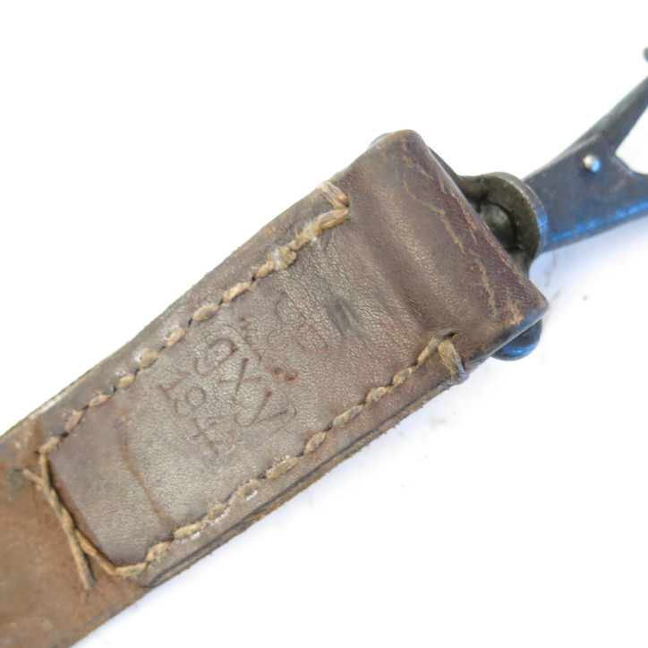 Bretelle cuir  mitrailleuse MG 13 daté 1944 ref br 448