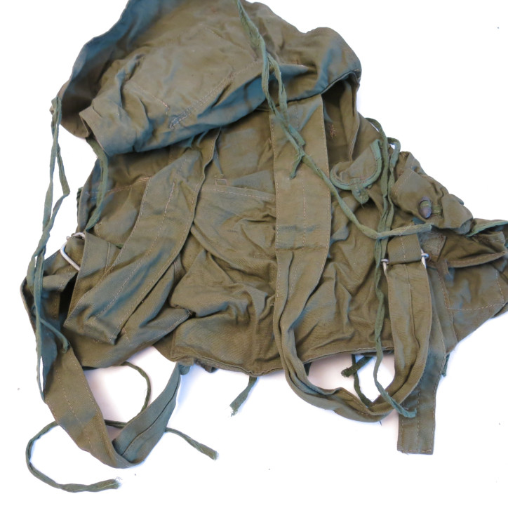 Porte grenade Viet cong ref po 63