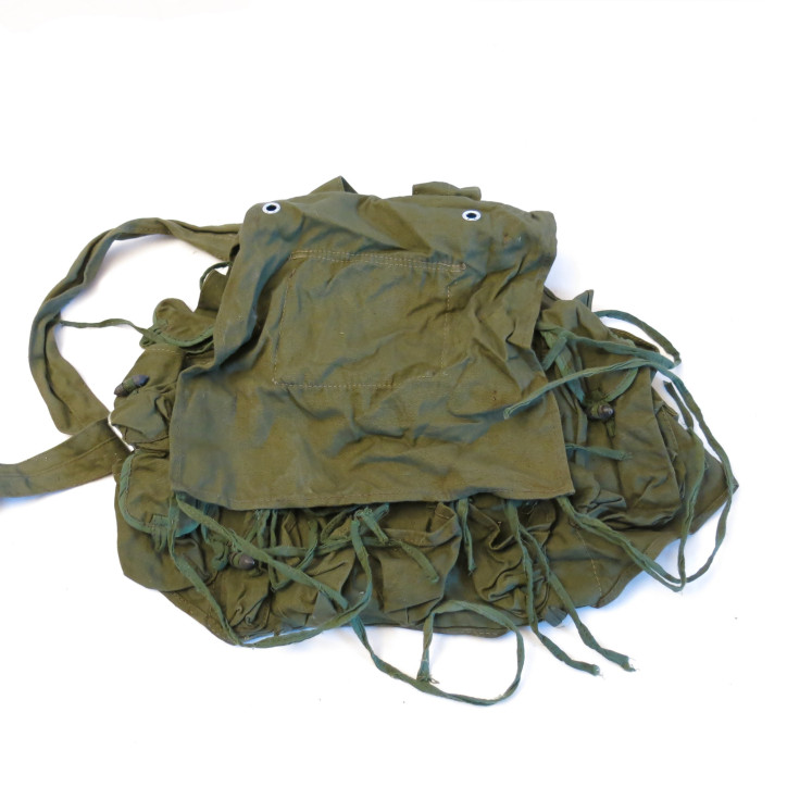 Porte grenade Viet cong ref po 63