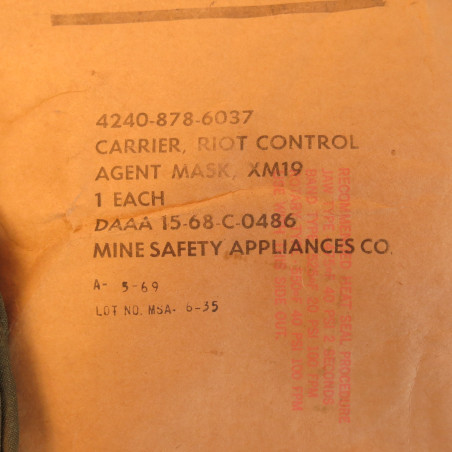 Rare housse masque a gaz US Vietnam  XM 28 dans son emballage d'origine 